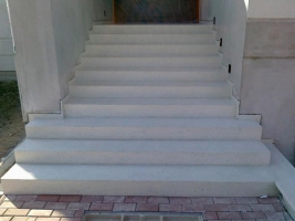 Lité teracové schody v exteriéru