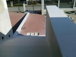 Teracový parapet,schody, sokl v exteriéru